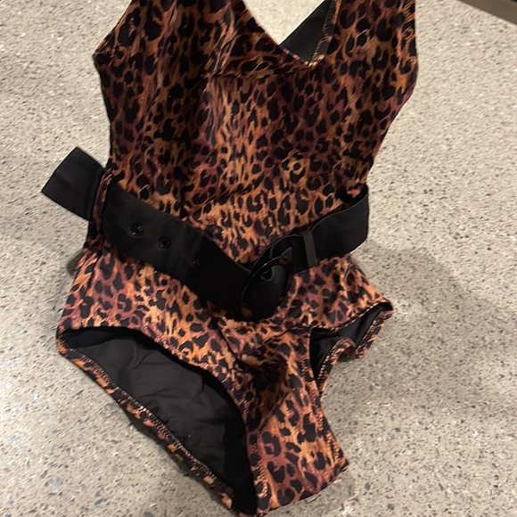 Belted Leopard Print Swimsuit - Picture 6 of 7